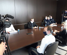 O Departamento de Estradas de Rodagem do Paraná (DER/PR) realizou nesta quinta-feira (23) uma reunião técnica, pela internet, para apresentar os projetos de engenharia de duas obras que serão realizadas na Avenida Souza Naves, em Ponta Grossa, região dos Campos Gerais. As obras são resultado do acordo de leniência entre a Concessionária CCR-Rodonorte e o Ministério Público Federal (MPF), e vão priorizar trechos com registro elevado de acidentes de trânsito.Foto:DER