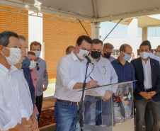 O governador Carlos Massa Ratinho Junior confirmou nesta sexta-feira (24) a contratação de 108 novos leitos para o Hospital Universitário de Maringá. O investimento é de R$ 15,3 milhões, sendo R$ 7,8 milhões para custeio para os próximos seis meses e R$ 7,5 milhões em equipamentos, mobília e insumos médicos.Foto: Gilson Abreu/AEN
