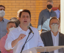 O governador Carlos Massa Ratinho Junior confirmou nesta sexta-feira (24) a contratação de 108 novos leitos para o Hospital Universitário de Maringá. O investimento é de R$ 15,3 milhões, sendo R$ 7,8 milhões para custeio para os próximos seis meses e R$ 7,5 milhões em equipamentos, mobília e insumos médicos.Foto: Gilson Abreu/AEN