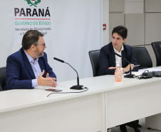 O suporte financeiro emergencial para a população e paras as empresas, o controle orçamentário público, com corte de despesas, e o reforço em investimentos que gerem emprego e renda foram alguns dos temas tratados na manhã desta quarta-feira (29) durante conversa entre o economista Paulo Rabello de Castro, o secretário do Planejamento de Estado e Projetos Estruturantes, Valdemar Bernardo Jorge, e o diretor de Operações do Banco Regional de Desenvolvimento do Extremo Sul (BRDE), Wilson Bley Lipski