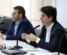 O suporte financeiro emergencial para a população e paras as empresas, o controle orçamentário público, com corte de despesas, e o reforço em investimentos que gerem emprego e renda foram alguns dos temas tratados na manhã desta quarta-feira (29) durante conversa entre o economista Paulo Rabello de Castro, o secretário do Planejamento de Estado e Projetos Estruturantes, Valdemar Bernardo Jorge, e o diretor de Operações do Banco Regional de Desenvolvimento do Extremo Sul (BRDE), Wilson Bley Lipski