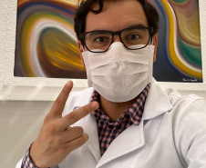 Um aplicativo que lembra os pacientes com doenças crônicas a tomarem seus medicamentos no horário e os avisa quando o remédio está prestes a acabar
