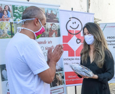 A primeira-dama Luciana Saito Massa, que preside o Conselho de Ação Solidária, participou da entrega das 4,6 mil máscaras, confeccionadas dos projetos Máscaras para Todos, Contagiando Sorrisos e Atitude 3D. Foto: Valdelino Pontes