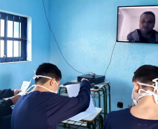
Os adolescentes das Unidades Socioeducativas do Paraná já estão tendo acesso às atividades escolares na forma de aulas não presenciais.
Foto: SEJUF
