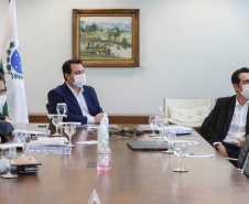 Paraná comemora bons números do ensino a distância na Rede Pública.
Os números foram apresentados nesta quarta-feira (06) pela Secretaria da Educação e do Esporte ao governador Carlos Massa Ratinho Junior.  - Foto: Geraldo Bubniak/AEN