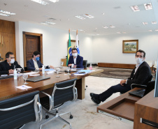 Paraná comemora bons números do ensino a distância na Rede Pública.
Os números foram apresentados nesta quarta-feira (06) pela Secretaria da Educação e do Esporte ao governador Carlos Massa Ratinho Junior.  - Foto: Geraldo Bubniak/AEN