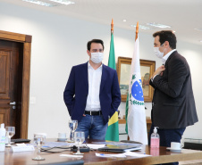 Paraná comemora bons números do ensino a distância na Rede Pública.
Os números foram apresentados nesta quarta-feira (06) pela Secretaria da Educação e do Esporte ao governador Carlos Massa Ratinho Junior.  - Foto: Geraldo Bubniak/AEN