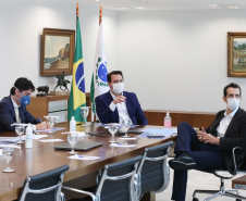 Paraná comemora bons números do ensino a distância na Rede Pública.
Os números foram apresentados nesta quarta-feira (06) pela Secretaria da Educação e do Esporte ao governador Carlos Massa Ratinho Junior.  - Foto: Geraldo Bubniak/AEN