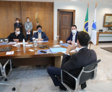Paraná comemora bons números do ensino a distância na Rede Pública.
Os números foram apresentados nesta quarta-feira (06) pela Secretaria da Educação e do Esporte ao governador Carlos Massa Ratinho Junior.  - Foto: Geraldo Bubniak/AEN