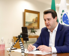 O governador Carlos Massa Ratinho Junior destacou nesta quarta-feira (6) que a união entre os três poderes e o Ministério Público tem sido fator fundamental no combate ao novo coronavírus no Paraná. Ele disse que essa integração será primordial para enfrentar o instante posterior da pandemia, para atender os mais vulneráveis, o setor privado e aqueles que perderam seus empregos.