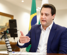 O governador Carlos Massa Ratinho Junior destacou nesta quarta-feira (6) que a união entre os três poderes e o Ministério Público tem sido fator fundamental no combate ao novo coronavírus no Paraná. Ele disse que essa integração será primordial para enfrentar o instante posterior da pandemia, para atender os mais vulneráveis, o setor privado e aqueles que perderam seus empregos.