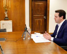 O governador Carlos Massa Ratinho Junior destacou nesta quarta-feira (6) que a união entre os três poderes e o Ministério Público tem sido fator fundamental no combate ao novo coronavírus no Paraná. Ele disse que essa integração será primordial para enfrentar o instante posterior da pandemia, para atender os mais vulneráveis, o setor privado e aqueles que perderam seus empregos.
