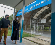 O Governo do Paraná entregou nesta sexta-feira (08) kits da merenda escolar para 231 mil alunos da Rede Estadual de Ensino cadastrados também no programa federal Bolsa Família