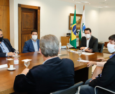 O governador Carlos Massa Ratinho Junior apresentou nesta segunda-feira (11) a ferramenta de atendimento psicológico gratuita disponibilizada pelo Governo do Estado e disse que ela é inovadora e essencial para ajudar as pessoas a enfrentarem medos e dificuldades durante a pandemia do novo coronavírus. 