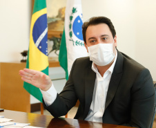 O governador Carlos Massa Ratinho Junior apresentou nesta segunda-feira (11) a ferramenta de atendimento psicológico gratuita disponibilizada pelo Governo do Estado e disse que ela é inovadora e essencial para ajudar as pessoas a enfrentarem medos e dificuldades durante a pandemia do novo coronavírus. 