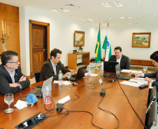 O governador Carlos Massa Ratinho Junior fez uma videoconferência nesta terça-feira (12) com o grupo YPO (Young Presidents Organization) e apresentou um panorama das principais ações do Estado na área da saúde e as perspectivas de retomada da economia depois do pico da Covid-19.
