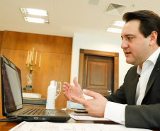 O governador Carlos Massa Ratinho Junior fez uma videoconferência nesta terça-feira (12) com o grupo YPO (Young Presidents Organization) e apresentou um panorama das principais ações do Estado na área da saúde e as perspectivas de retomada da economia depois do pico da Covid-19.
