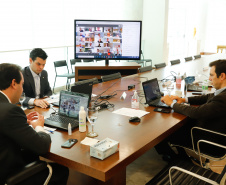 O governador Carlos Massa Ratinho Junior fez uma videoconferência nesta terça-feira (12) com o grupo YPO (Young Presidents Organization) e apresentou um panorama das principais ações do Estado na área da saúde e as perspectivas de retomada da economia depois do pico da Covid-19.
