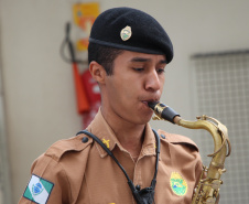 Banda de Música da PM faz homenagem para enfermeiros do Hospital da PM no Dia Internacional da Enfermagem. Foto:PMPR