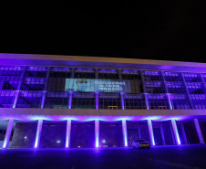Projeções no Palácio Iguaçu homenageiam profissionais da saúde
