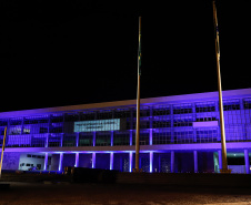 Projeções no Palácio Iguaçu homenageiam profissionais da saúde