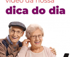 Empregados da Celepar ajudam população a usar tecnologias. Imagem: Celepar