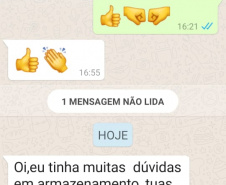 Empregados da Celepar ajudam população a usar tecnologias. Imagem: Celepar