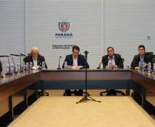 O governador Carlos Massa Ratinho Junior se reuniu nesta segunda-feira (18) por videoconferência com representantes do setor madeireiro do Paraná. Os empresários apresentaram as iniciativas adotadas desde o começo da pandemia para manutenção das atividades e dos empregos, seguindo as orientações do Governo do Estado, e uma pauta para retomada gradual dos investimentos.   Curitiba, 18/05/2020 - Foto: Geraldo Bubniak/AEN