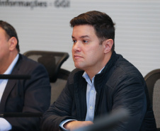 O governador Carlos Massa Ratinho Junior se reuniu nesta segunda-feira (18) por videoconferência com representantes do setor madeireiro do Paraná. Os empresários apresentaram as iniciativas adotadas desde o começo da pandemia para manutenção das atividades e dos empregos, seguindo as orientações do Governo do Estado, e uma pauta para retomada gradual dos investimentos.   Curitiba, 18/05/2020 - Foto: Geraldo Bubniak/AEN