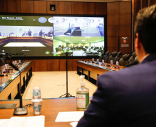 O governador Carlos Massa Ratinho Junior participou nesta quarta-feira (20) de uma videoconferência com o ministro do Desenvolvimento Regional, Rogério Marinho, e defendeu uma mudança no percentual de seguro-garantia (performance bond) para contratação de obras públicas. A matéria que estabelece este marco regulatório tramita no Senado Federal.