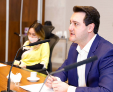 O governador Carlos Massa Ratinho Junior participou nesta quarta-feira (20) de uma videoconferência com o ministro do Desenvolvimento Regional, Rogério Marinho, e defendeu uma mudança no percentual de seguro-garantia (performance bond) para contratação de obras públicas. A matéria que estabelece este marco regulatório tramita no Senado Federal.