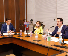 O governador Carlos Massa Ratinho Junior participou nesta quarta-feira (20) de uma videoconferência com o ministro do Desenvolvimento Regional, Rogério Marinho, e defendeu uma mudança no percentual de seguro-garantia (performance bond) para contratação de obras públicas. A matéria que estabelece este marco regulatório tramita no Senado Federal.