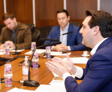 O governador Carlos Massa Ratinho Junior participou nesta quarta-feira (20) de uma videoconferência com o ministro do Desenvolvimento Regional, Rogério Marinho, e defendeu uma mudança no percentual de seguro-garantia (performance bond) para contratação de obras públicas. A matéria que estabelece este marco regulatório tramita no Senado Federal.