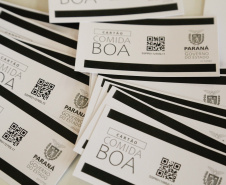 Curitibanos inscritos no CadÚnico e que se encaixam nos critérios estabelecidos pelo Decreto 4750 para receber o Cartão Comida Boa, mas que não puderam comparecer nos pontos de retirada nas primeiras datas de entrega, terão uma nova oportunidade. A distribuição em Curitiba prosseguirá na próxima semana, nos dias 26 e 27. Foto Gilson Abreu/AEN