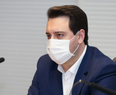 O Governador Carlos Massa Ratinho Junior em videoconferencia nesta quiinta-feira (21/05),  com o Presidente Jair Bolsonaro, Presidente da Câmara dos  Rodrigo Maia, Presidente do Senado Federal  Davi Alcolumbre e governadores dos demais estados.  Curitiba, 21/05/2020 - Foto: Geraldo Bubniak/AEN