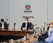 O Governador Carlos Massa Ratinho Junior em videoconferencia nesta quiinta-feira (21/05),  com o Presidente Jair Bolsonaro, Presidente da Câmara dos  Rodrigo Maia, Presidente do Senado Federal  Davi Alcolumbre e governadores dos demais estados.  Curitiba, 21/05/2020 - Foto: Geraldo Bubniak/AEN