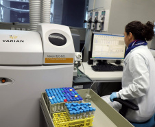 Instituto de Tecnologia do Paraná é hoje referência nacional nesta área. Análises seguem métodos e critérios definidos pela Anvisa.
Foto: Tecpar