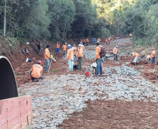 Pavimentação de estrada rural fortalece agroindústria familiar em Prudentópolis.Foto: SEAB