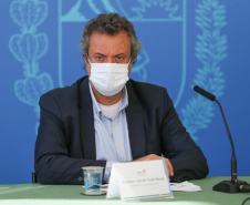 O Governo do Estado realiza coletiva de imprensa com representantes da Secretaria de Desenvolvimento Sustentável e Turismo, Instituto Água e Terra, Sanepar, Copel e Simepar para apresentar um balanço da situação hídrica do Paraná e novas ações para enfrentamento do período de estiagem. Na foto, o presidente do IAT , Everton Luiz da Costa Souza. Curitiba - 27/05/2020 - Foto: Geraldo Bubniak/AEN