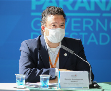 O Governo do Estado realiza coletiva de imprensa com representantes da Secretaria de Desenvolvimento Sustentável e Turismo, Instituto Água e Terra, Sanepar, Copel e Simepar para apresentar um balanço da situação hídrica do Paraná e novas ações para enfrentamento do período de estiagem. Na foto, Gerente do Centro de Operaçao da Geracao e Transmissao da Copel, Ricardo Rodrigues de Almeida.Curitiba - 27/05/2020 - Foto: Geraldo Bubniak/AEN