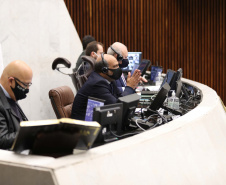 O secretário estadual da Fazenda, Renê de Oliveira Garcia Junior, apresentou nesta quarta-feira (27) na Assembleia Legislativa o balanço do primeiro quadrimestre de 2020 das contas do Estado. Ele alertou para o impacto provocado pela pandemia do novo coronavírus, citou a queda de arrecadação já na casa de R$ 1 bilhão e disse que a Secretaria de Saúde ainda tem 60% de orçamento disponível para investir em cuidados contra a Covid-19.Foto: Dálie Felberg/Alep