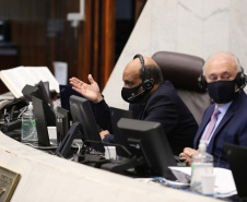 O secretário estadual da Fazenda, Renê de Oliveira Garcia Junior, apresentou nesta quarta-feira (27) na Assembleia Legislativa o balanço do primeiro quadrimestre de 2020 das contas do Estado. Ele alertou para o impacto provocado pela pandemia do novo coronavírus, citou a queda de arrecadação já na casa de R$ 1 bilhão e disse que a Secretaria de Saúde ainda tem 60% de orçamento disponível para investir em cuidados contra a Covid-19.Foto: Dálie Felberg/Alep
