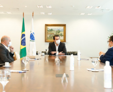 O Governo do Paraná receberá a doação de 400 mil máscaras cirúrgicas nos próximos meses da empresa Sofys, do Grupo CMPC, que recentemente adquiriu a Sepac do Paraná, maior produtora de itens de higiene do Brasil