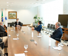 O Governo do Paraná receberá a doação de 400 mil máscaras cirúrgicas nos próximos meses da empresa Sofys, do Grupo CMPC, que recentemente adquiriu a Sepac do Paraná, maior produtora de itens de higiene do Brasil