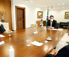 O Governo do Paraná receberá a doação de 400 mil máscaras cirúrgicas nos próximos meses da empresa Sofys, do Grupo CMPC, que recentemente adquiriu a Sepac do Paraná, maior produtora de itens de higiene do Brasil
