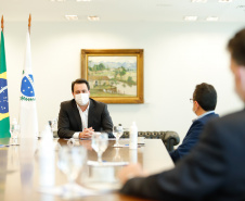 O Governo do Paraná receberá a doação de 400 mil máscaras cirúrgicas nos próximos meses da empresa Sofys, do Grupo CMPC, que recentemente adquiriu a Sepac do Paraná, maior produtora de itens de higiene do Brasil