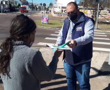 Equipe da Controladoria-Geral do Estado ouviu as pessoas que foram receber o benefício em Curitiba para saber a opinião sobre a forma de distribuição e colher sugestões.
Foto: CGE