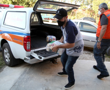 Defesa Civil faz entrega de cestas básicas na cidade de Agudos do Sul. Foto: Ari Dias/AEN