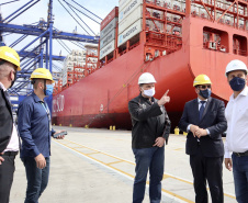 Nesta segunda-feira (01), o superintendente estadual dos Correios no Paraná, Paulo Cezar Kremer dos Santos, visitou o Terminal de Contêineres de Paranaguá (TCP) e se reuniu com o presidente da Portos do Paraná, Luiz Fernando Garcia. Foto: Claudio Neves/Portos do Paraná
