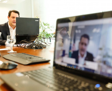 O governador Carlos Massa Ratinho Junior participou nesta terça-feira (2) de um evento online promovido pela Câmara Americana do Comércio (Amcham Curitiba) e destacou a estruturação do Estado para o enfrentamento ao novo coronavírus e o planejamento para a recuperação econômica do Estado pós-pandemia.